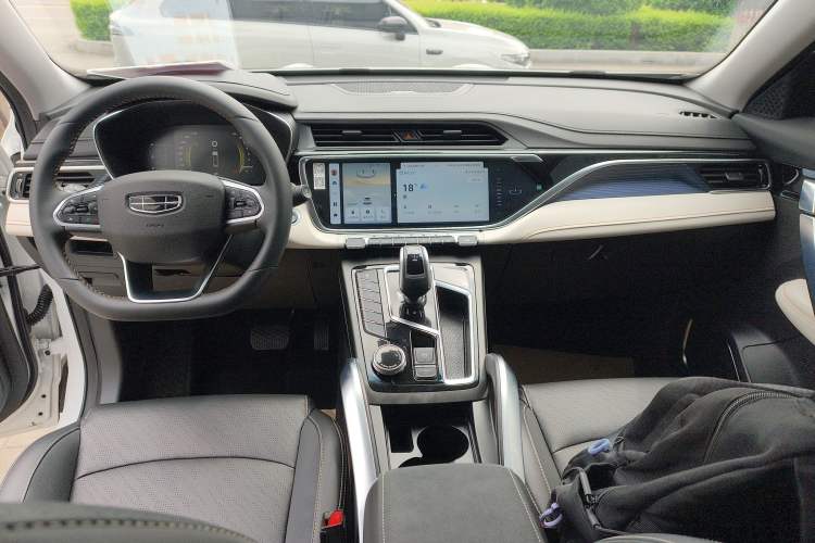 Used Geely Auto Emgrand X7 Sport 2022 Boyue X 1.8TD DCT ZhiZun Edition
