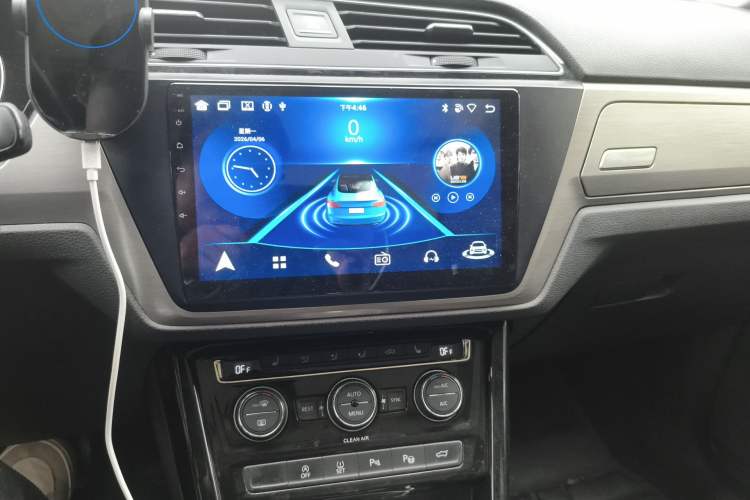 Used Volkswagen Touran 2016 Volkswagen Touran L 280TSI DSG Luxury Edition Audio And AC Panel