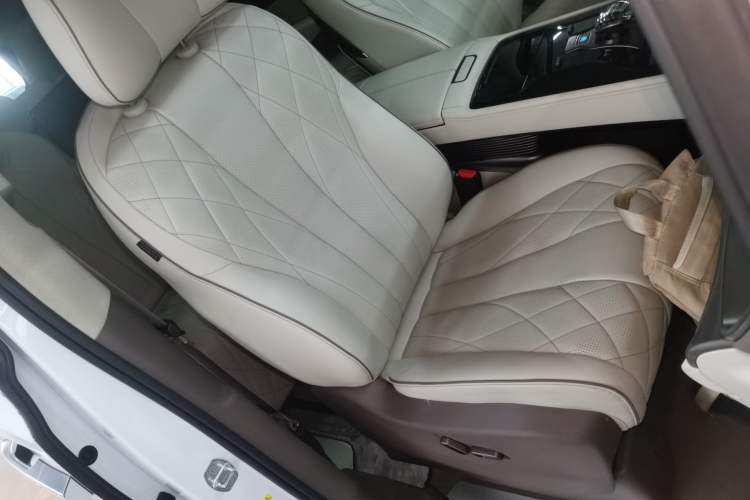 Used Denza D9 2022 DM-i 970 Four-Wheel Drive Flagship Model
