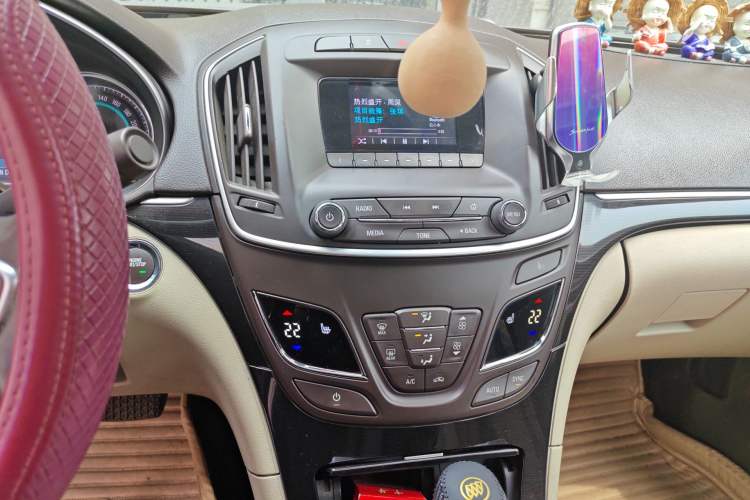 Used Buick Regal 2014 2.0L Elite Fashion Edition Audio And AC Panel