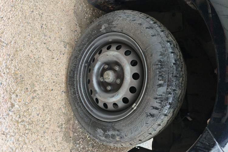 Used FORTHING Lingzhi 2020 M5L 2.0L Base Model 7 Seats Right Front Wheel Hub