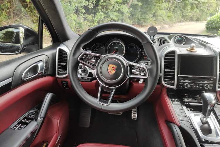 Used Porsche Cayenne 2015 Cayenne Turbo 4.8T Steering Wheel