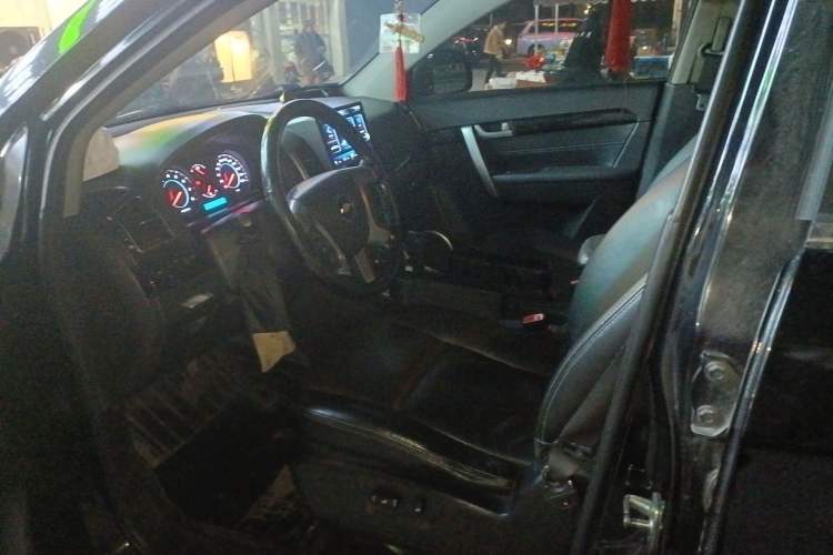 Used Chevrolet Captiva 2014 2.4L 4x4 Flagship Edition 7 Seats
