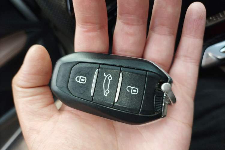 Used Peugeot 5008 2017 380THP 7-Seater Luxury GT Edition Interior 1