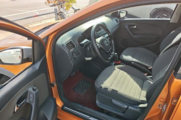 Used Volkswagen Polo 2014 1.6L Cross Polo Automatic Driver Seat