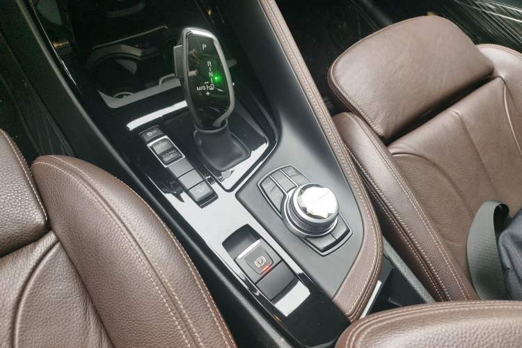 Used BMW X1 2019 xDrive20Li Luxury Model Gear Lever