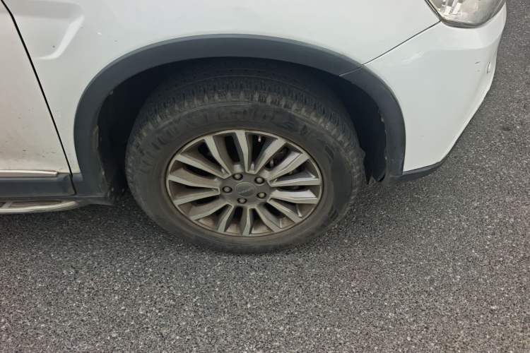 Used Haval H6 2015 Sport Edition 1.5T Automatic Two-Wheel Drive Luxury Model Right Front Wheel Hub