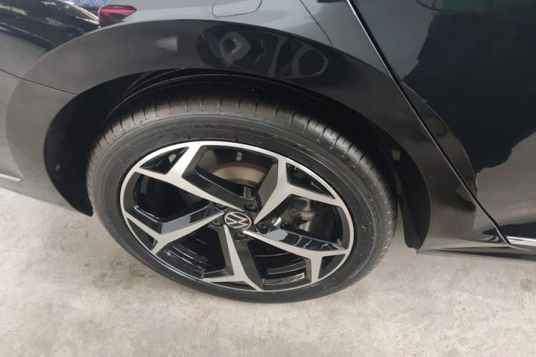 Used Volkswagen Passat 2024 330TSI Starry Elite Edition Right Rear Wheel Hub