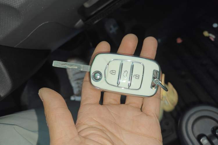 Used Wuling Hongguang MINIEV 2021 Macaron Fashion Model Lithium Iron Phosphate Vehicle Key