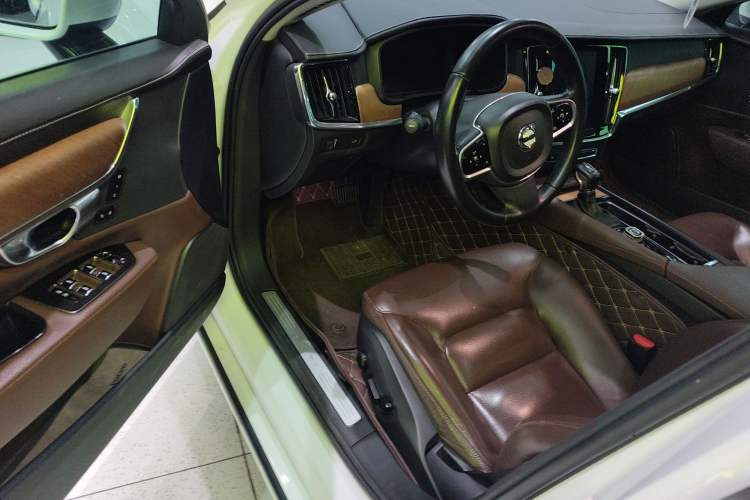 Used Volvo S90 2018 T4 Zhiyuan Edition
