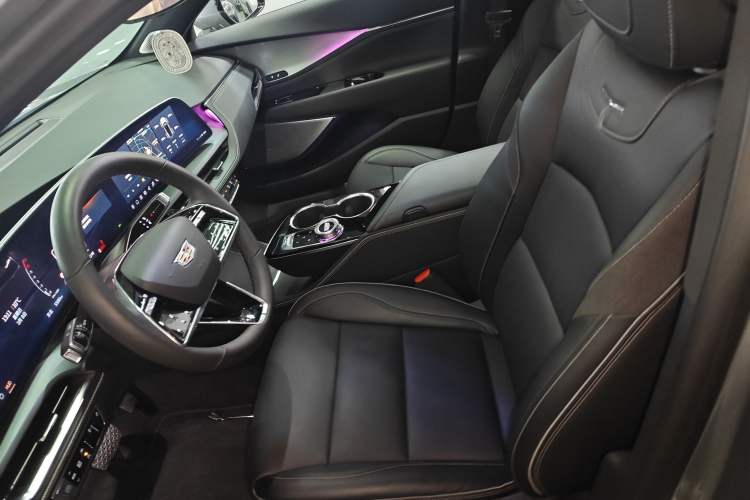 Used Cadillac GT4 2023 25T Prestige Version
