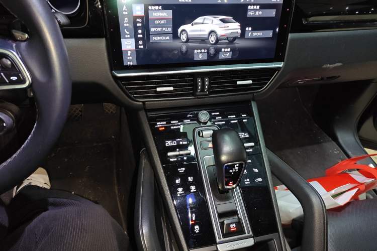 Used Porsche Cayenne 2019 Cayenne Coupé 3.0T Audio And AC Panel