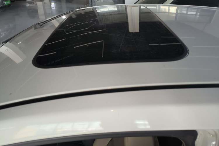 Used Venucia R50 2013 1.6L Automatic Luxury Edition
