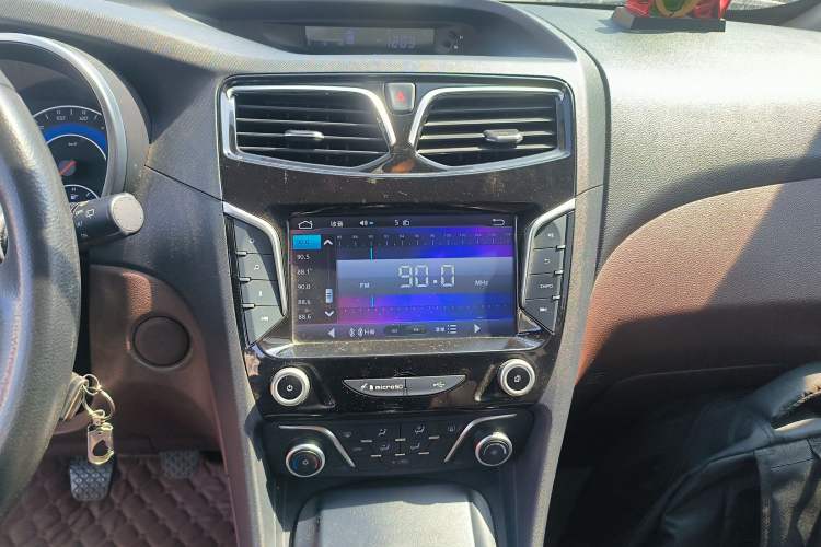 Used Haima Fumei F7 2017 1.5T 7-Seater Manual Standard Edition Audio And AC Panel