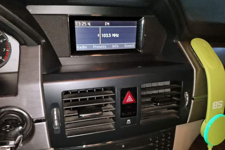 Used Mercedes-Benz GLK-Class 2011 GLK 300 4MATIC Fashion Model Audio And AC Panel