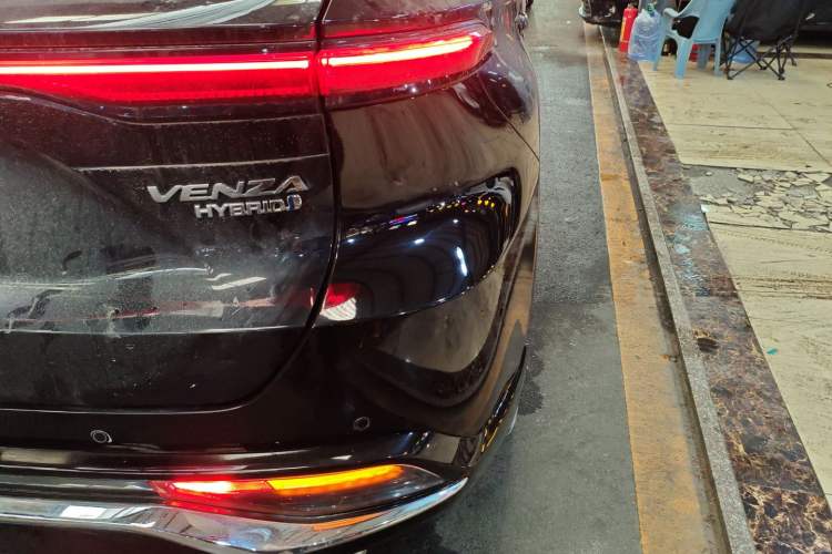 Used Toyota Venza 2022 Dual-Engine 2.5L CVT Four-Wheel Drive Supreme Edition Exterior 3