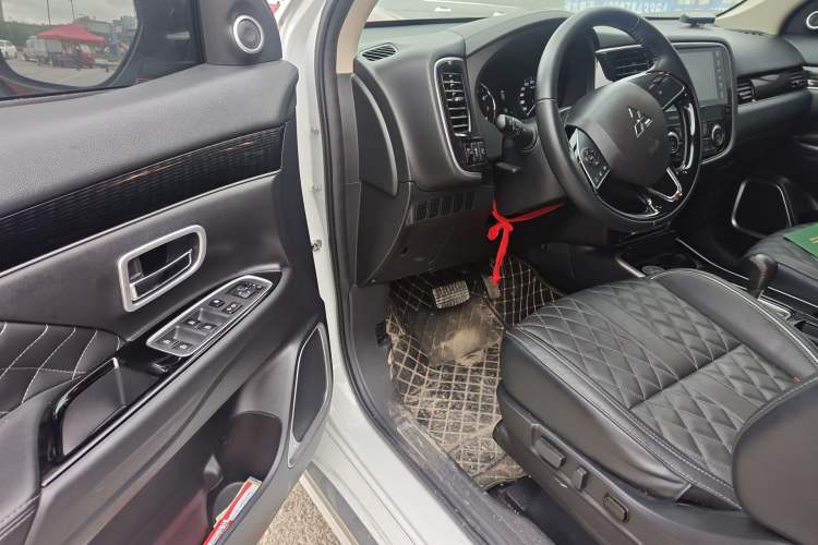 Used Mitsubishi Outlander 2021 2.0L Two-Wheel Drive Comfort Edition 5 Seats Driver Seat