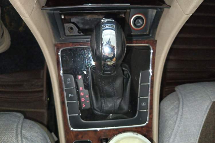 Used Volkswagen Passat 2011 2.0 TSI DSG Premium Edition Gear Lever