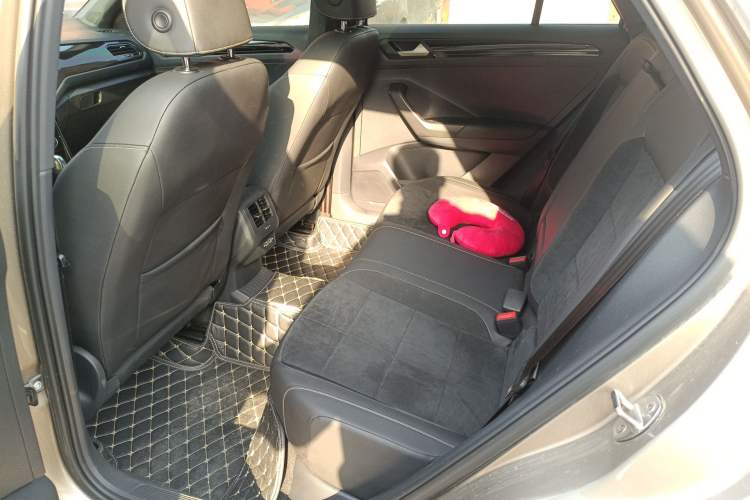 Used Volkswagen T-ROC 2018 280TSI DSG Two-Wheel-Drive Luxury Version China V Emission Standard
