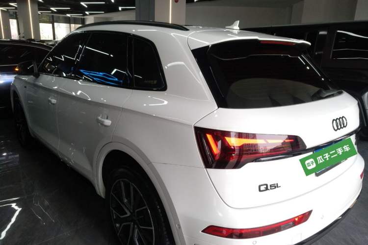 Used Audi Q5L 2024 45 TFSI Luxury Dynamic Model Rear Left 45 Deg