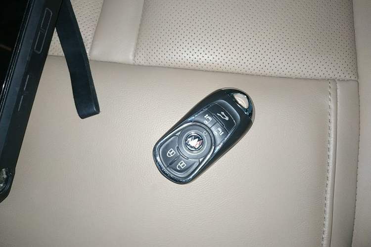 Used Buick GL8 2021 ES Landtrek 653T Luxury Model
