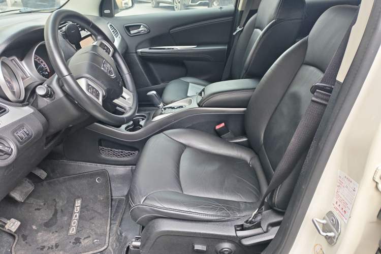 Used Dodge Journey 2013 2.4L Two-Wheel Drive Luxury Version
