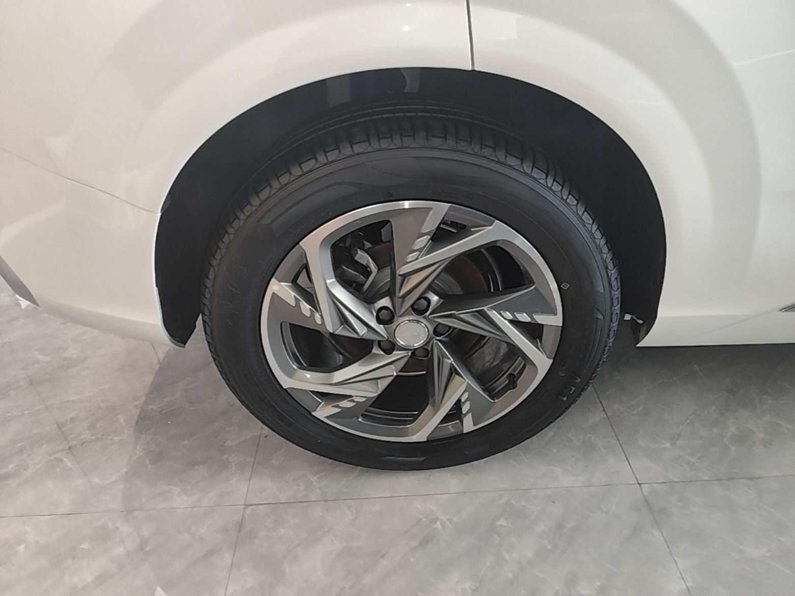 Hongqi HS3 PHEV 2025 Model 125km Jingwei 2 Millionth Anniversary Edition — снимка 11