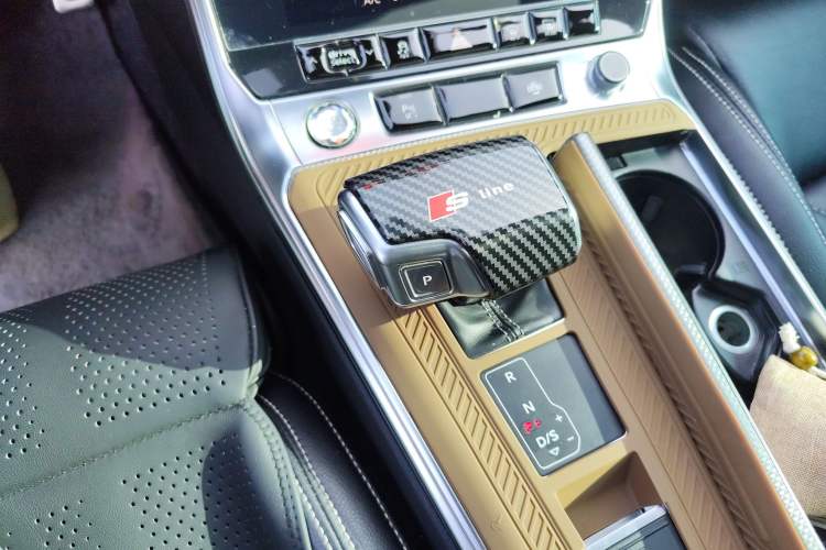 Used Audi A6L 2021 40 TFSI Luxury Dynamic Edition Gear Lever