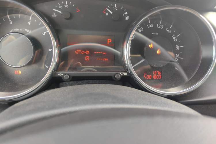 Used Peugeot 3008 2013 2.0L Automatic Trend Edition Odometer Close Up