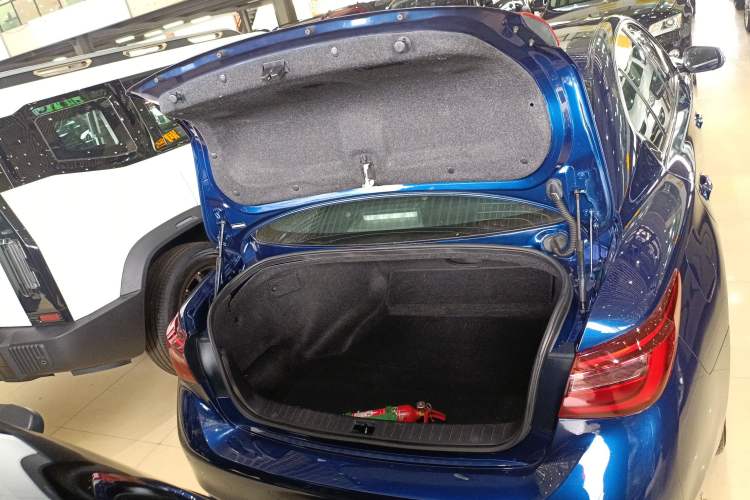 Used Infiniti Q50L 2018 2.0T Comfort Edition China VI Standard Trunk