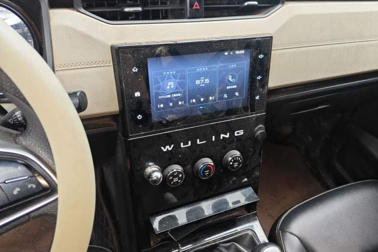 Used Wuling Hongguang PLUS 2019 1.5T Manual Luxury 7-Seater
