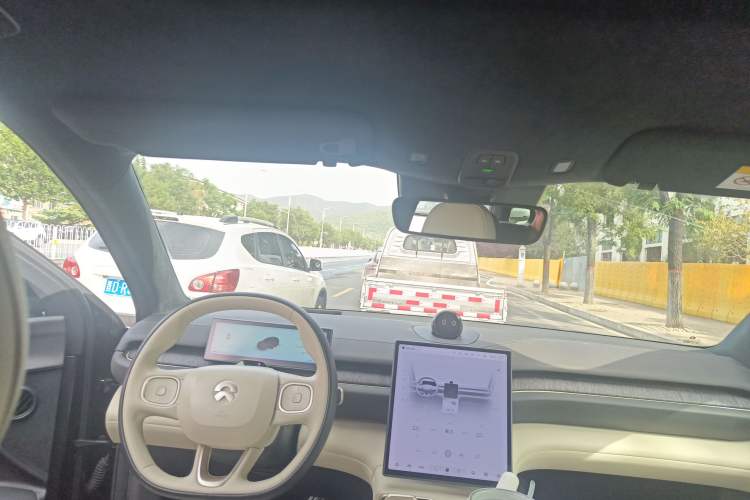 Used Nio ES6 2023 75 kWh Headliner