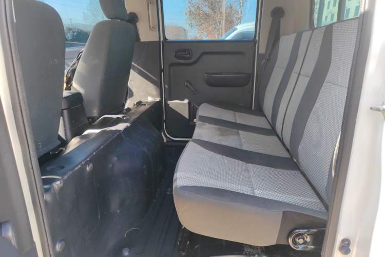 Used Kuayue Kuayue Zhe D5 2021 1.6L Standard Edition Double-Cab Flatbed with Dual Rear Wheels 3050mm Cargo Bed DAM16KL
