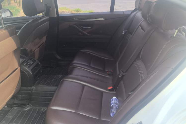 Used BMW 5 Series 2014 525Li Luxury Design Package Left Rear Seat