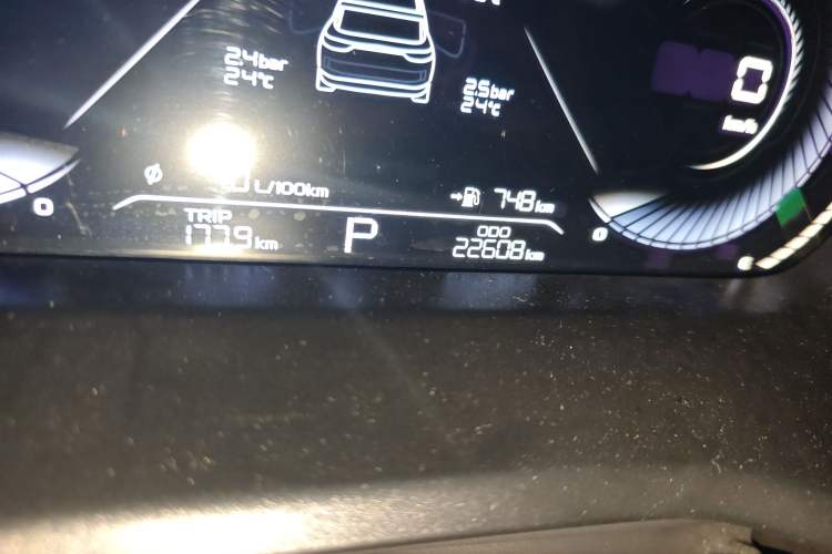 Used Geely Auto Emgrand 2022 4th Generation 1.5L CVT Luxury Model Odometer Close Up