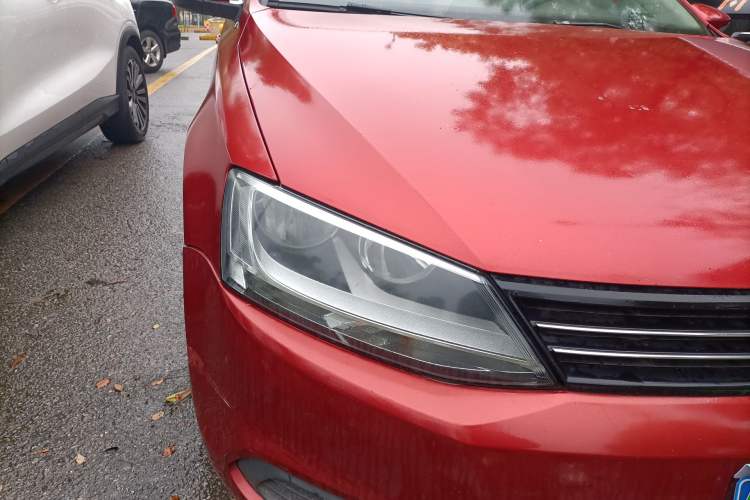 Used Volkswagen Sagitar 2012 1.6L Automatic Fashion Edition Right Front Headlight