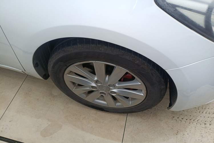 Used Kia K3 2013 1.6L Automatic GL Right Front Wheel Hub