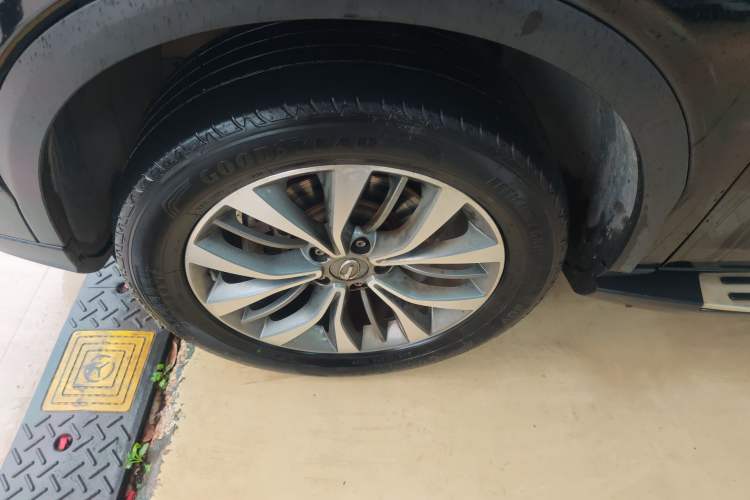 Used GAC Trumpchi GS8 2017 320T Four-Wheel Drive Luxury Smart Connectivity Version (7 Seats) Exterior 2