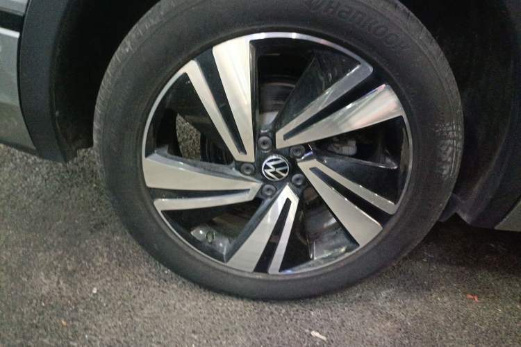 Used Volkswagen Tiguan X 2023 Revised Version 330TSI Two-Wheel-Drive Flagship Edition Right Rear Wheel Hub