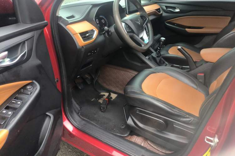 Used Wuling Hongguang S3 2018 1.5T Manual Luxury Model China V Standard
