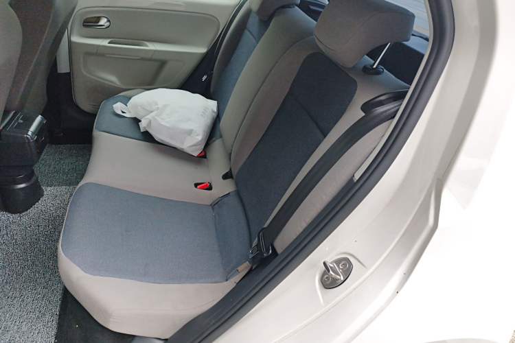 Used Volkswagen up! 2015 1.0L move up! Left Rear Seat