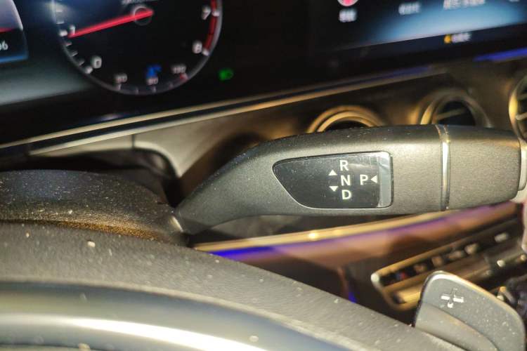 Used Mercedes-Benz E-Class 2018 Restyled E 300 L Sporty and Stylish Edition Gear Lever