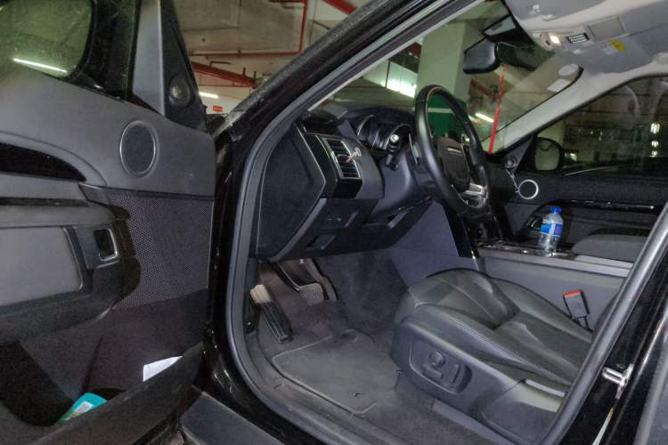 Used Land Rover Discovery 2018 3.0 SC V6 SE Driver Seat