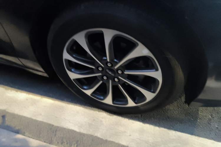 Used Lincoln Z 2022 iXiang Deluxe Edition Right Front Wheel Hub