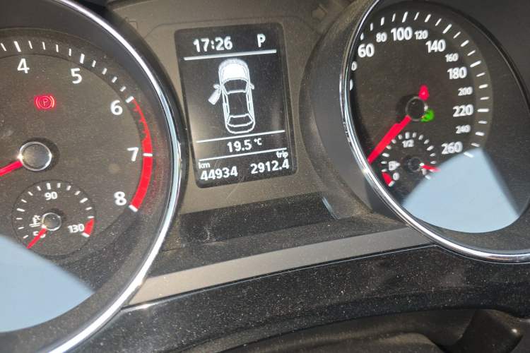 Used Volkswagen Sagitar 2018 180TSI DSG Prestige Edition Odometer Close Up