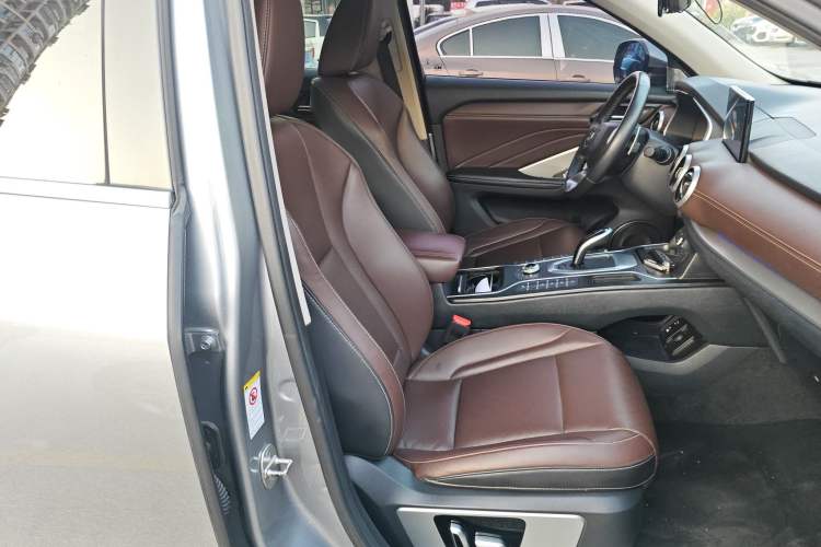 Used Wey VV6 2018 2.0T Two-Wheel-Drive Ultra-Luxury Version China V Standard