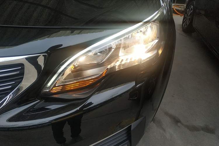 Used Peugeot 5008 2017 380THP 7-Seater Elite Edition Left Front Headlight