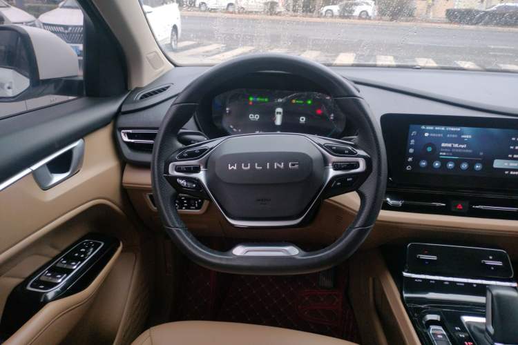 Used Wuling Victory 2023 2.0L DHT Deluxe Edition
