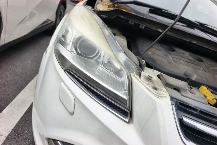 Used Ford Kuga 2013 2.0L GTDi Four-Wheel Drive Premium Model Right Front Headlight