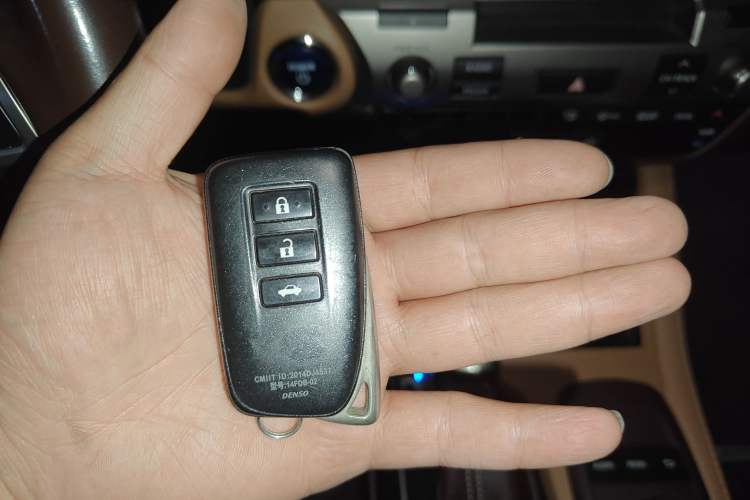 Used Lexus ES 2017 300h Mark Levinson Comfort Edition